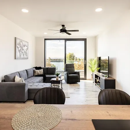 The Riverview 3br Luxury Apartament *