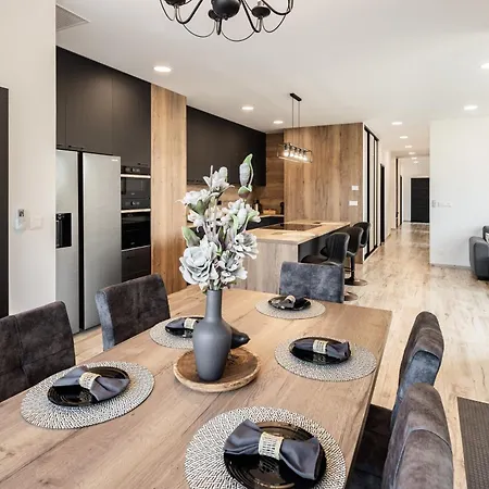 Апартаменты The Riverview Luxury Пьештяни