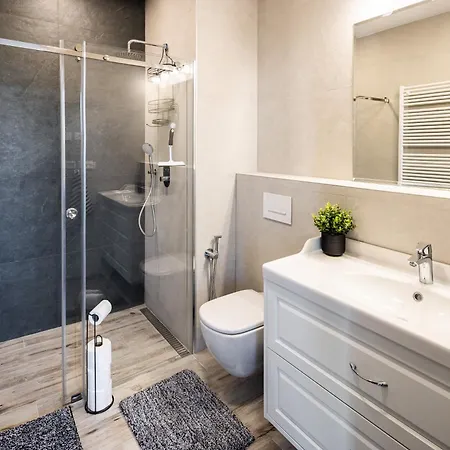 The Riverview Luxury Пьештяни